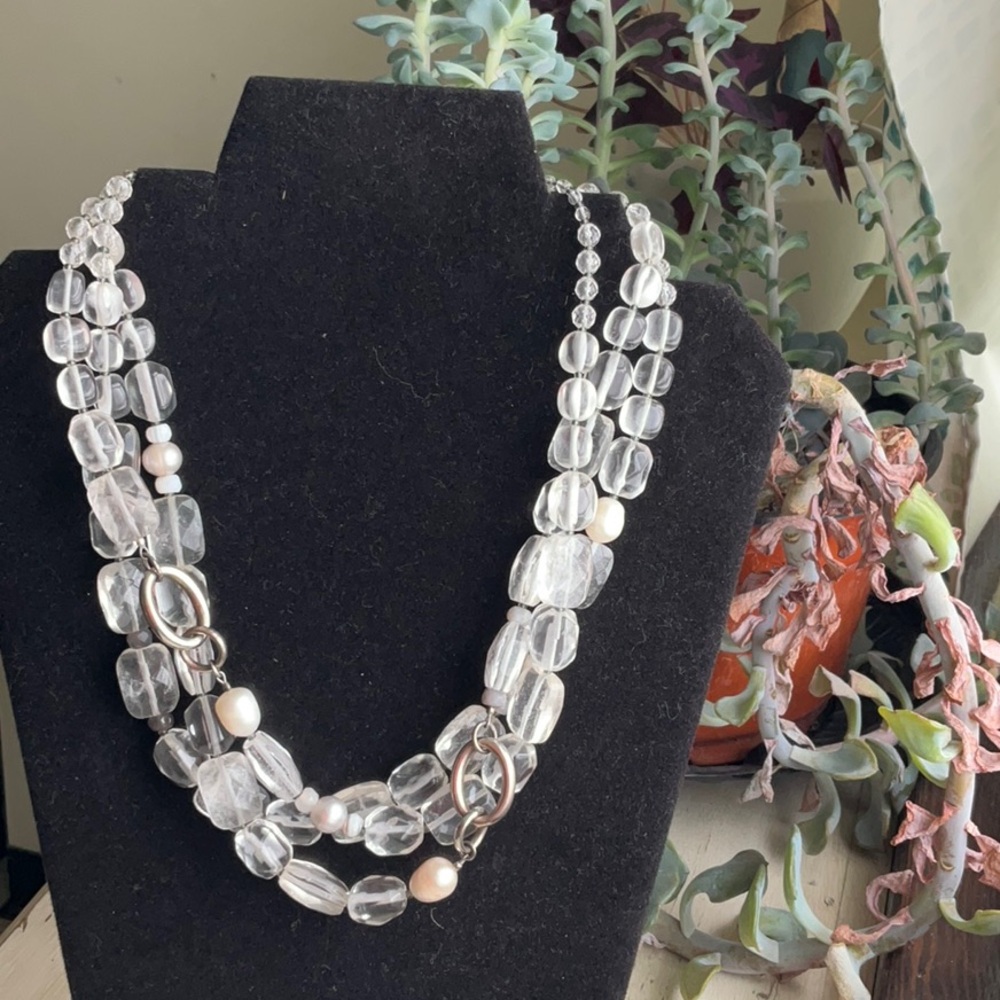 Slipada white heat necklace